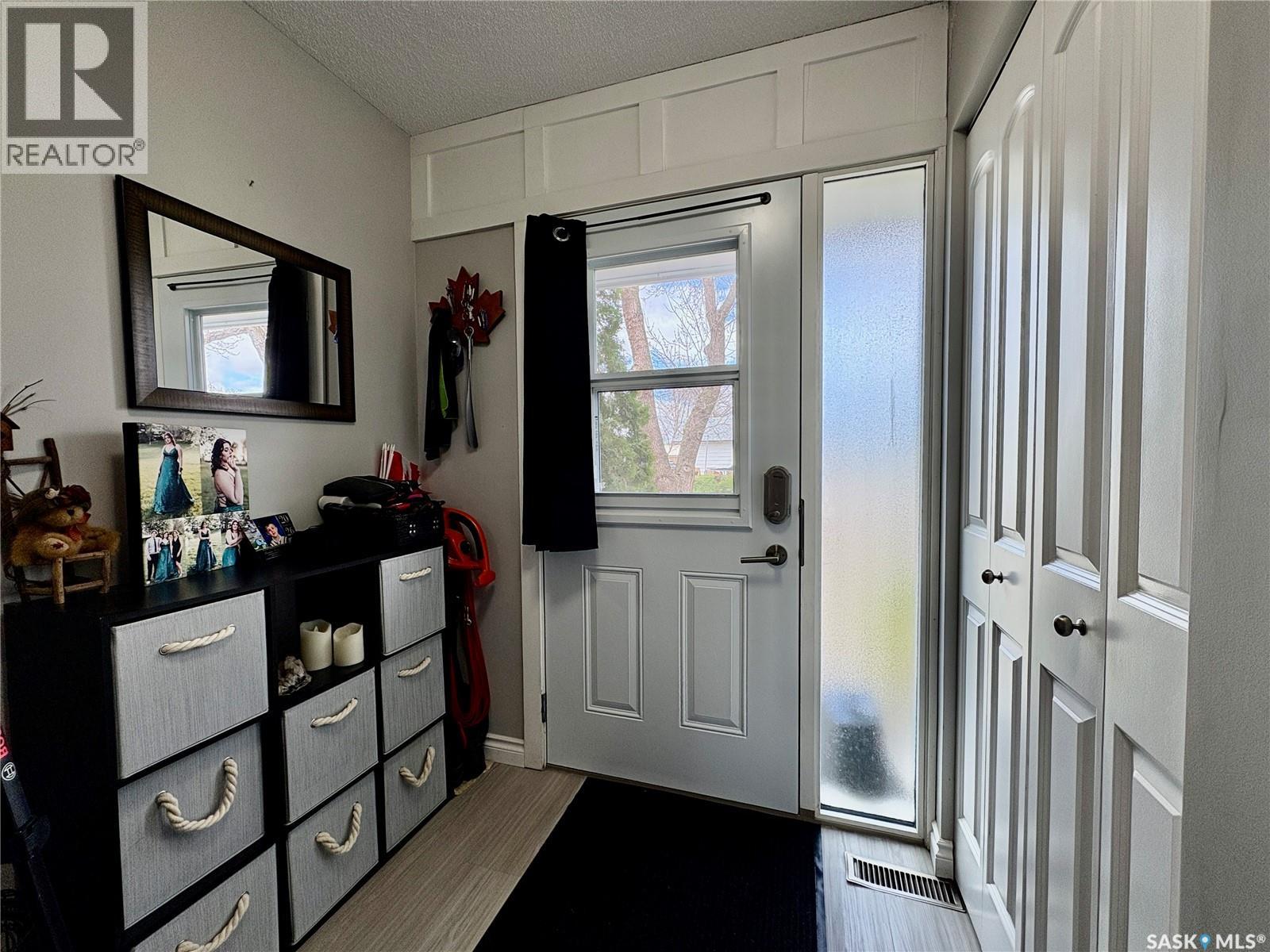 1230 Chaplin STREET E - photo 3