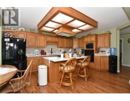 Kitchen - 2860 Marine Drive, Blind Bay, BC V0E1H1 Photo 11