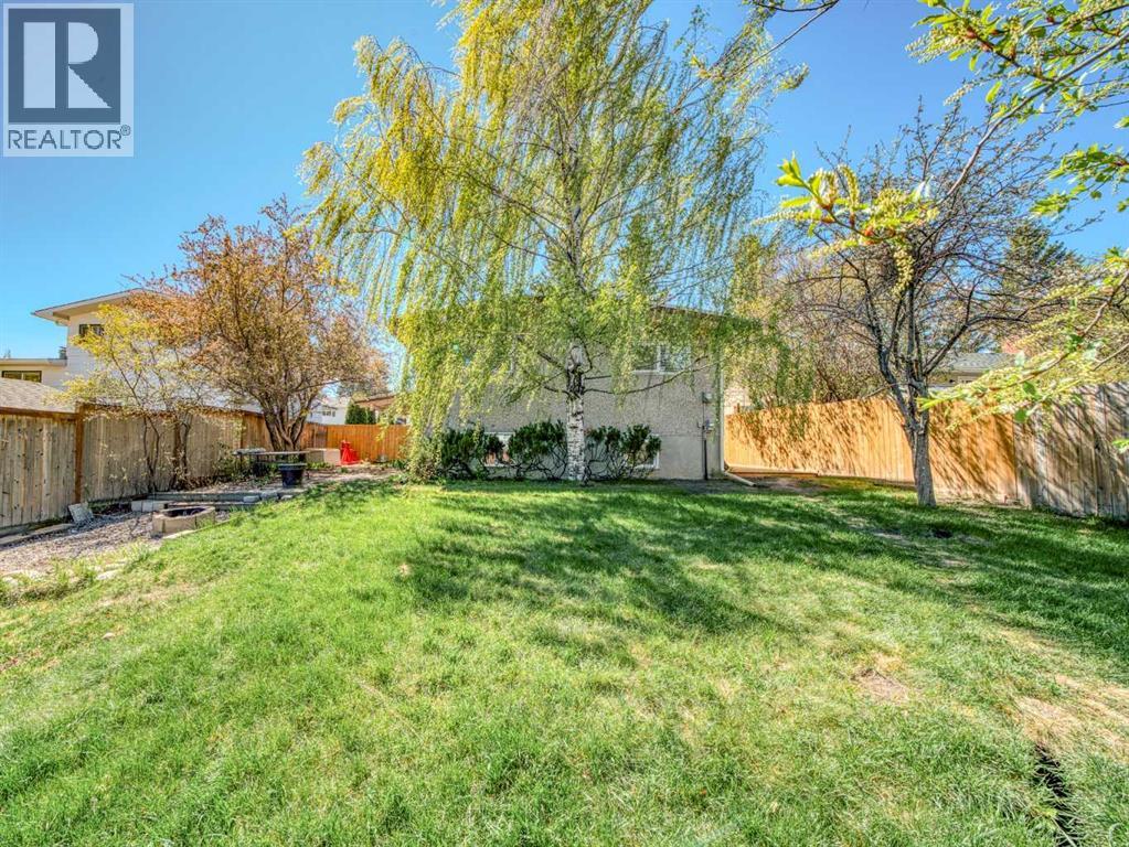 83 Brazeau Crescent SW - 40