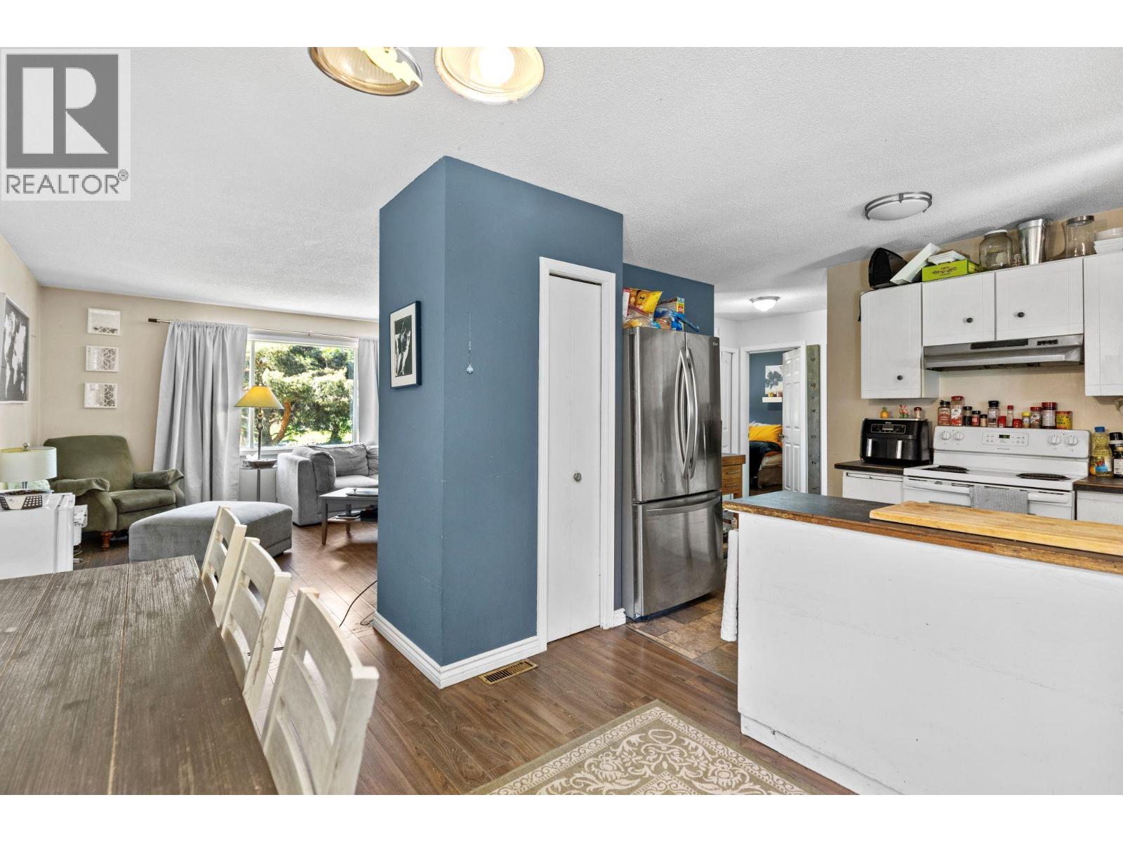 4686 SPRUCE Crescent - 14