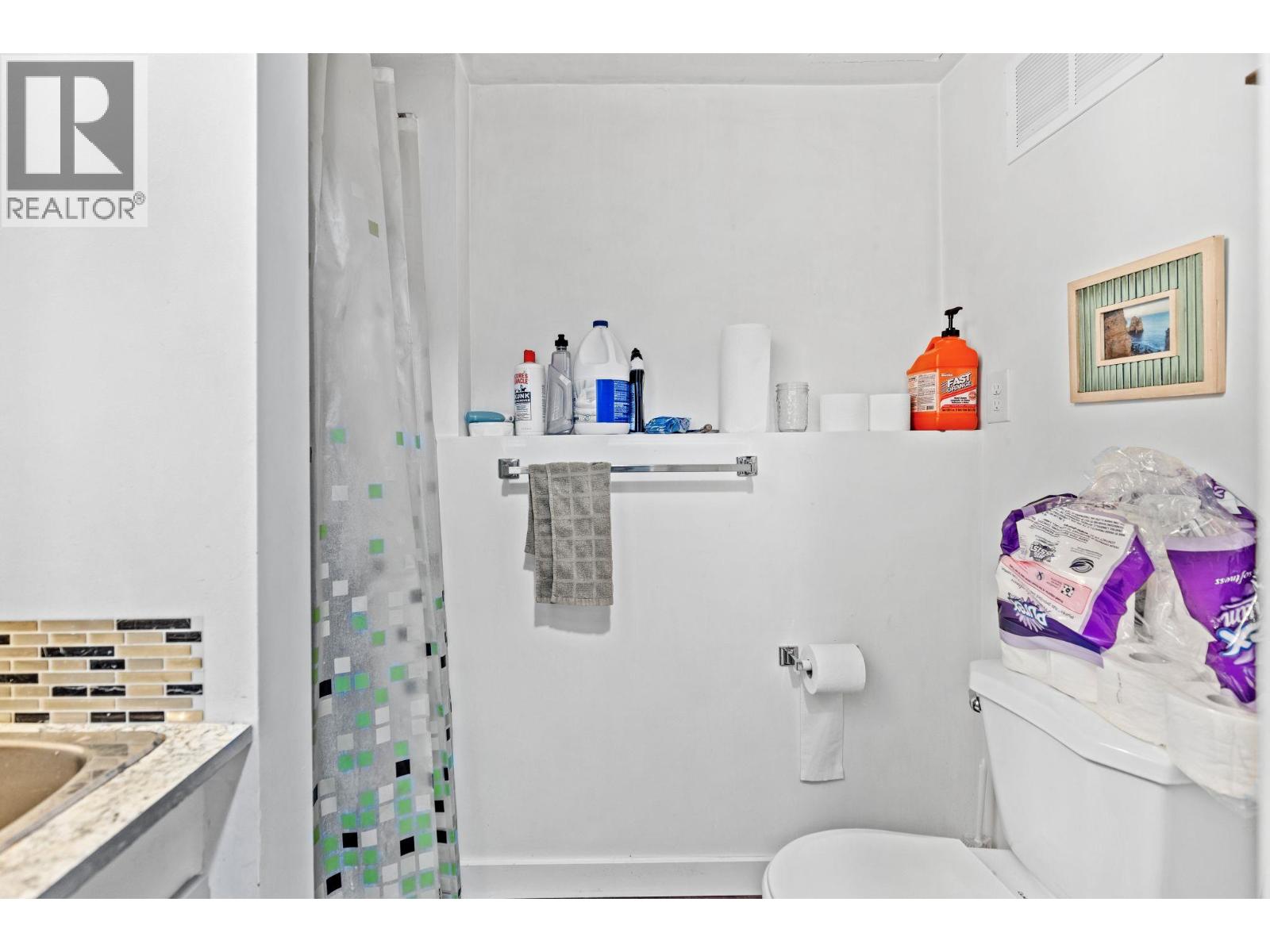 4686 SPRUCE Crescent - 25
