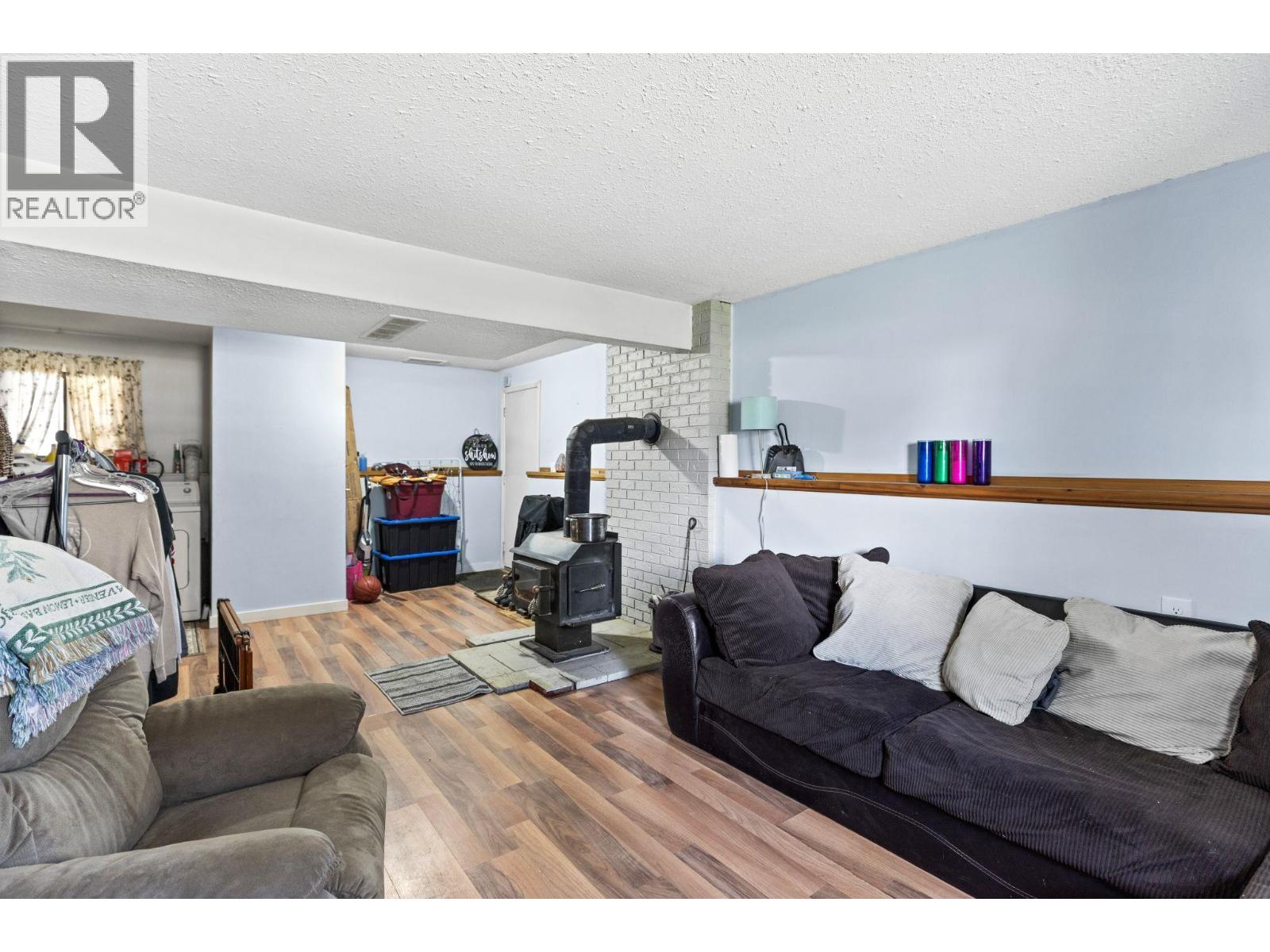 4686 SPRUCE Crescent - 28