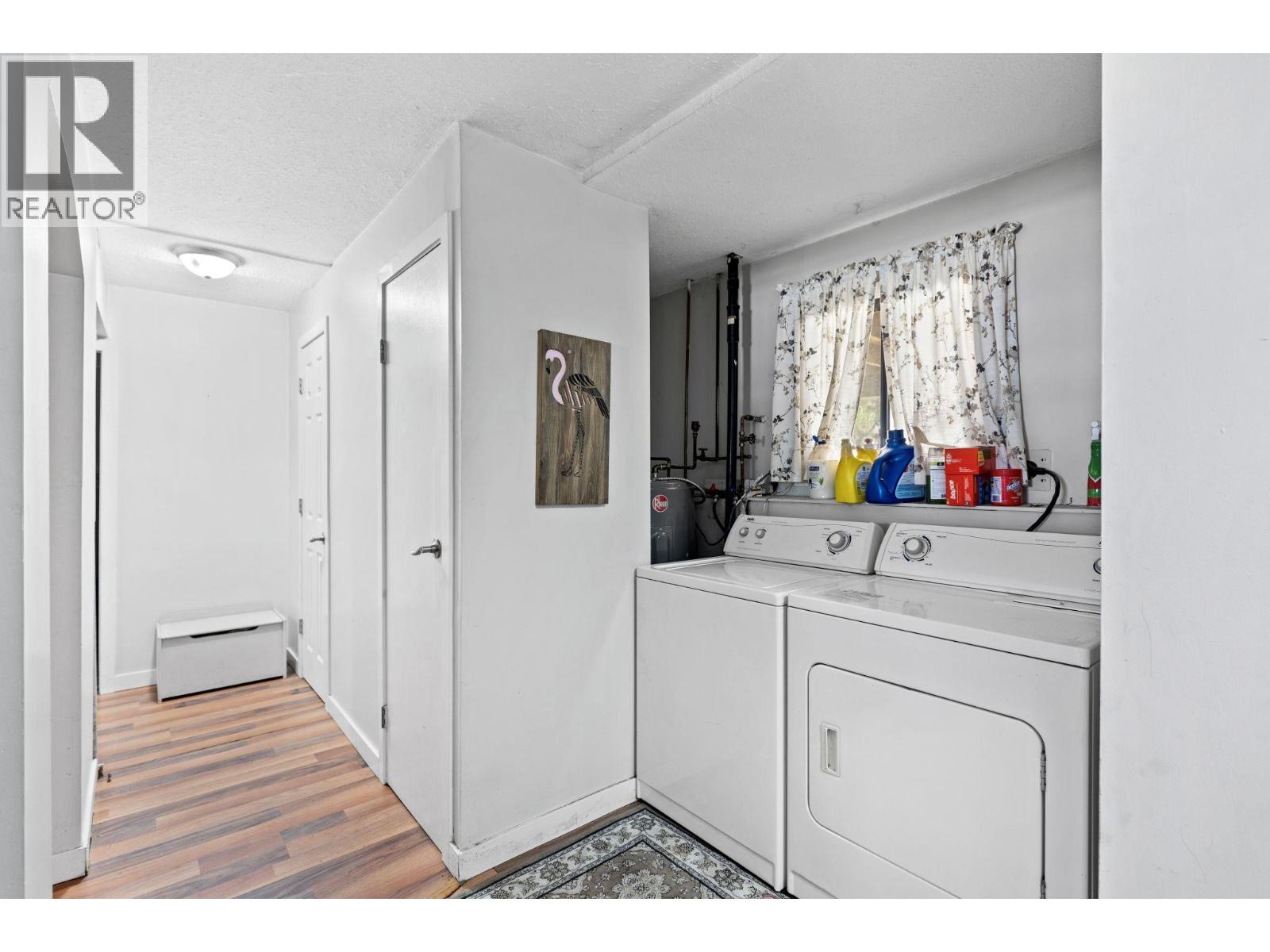 4686 SPRUCE Crescent - 27