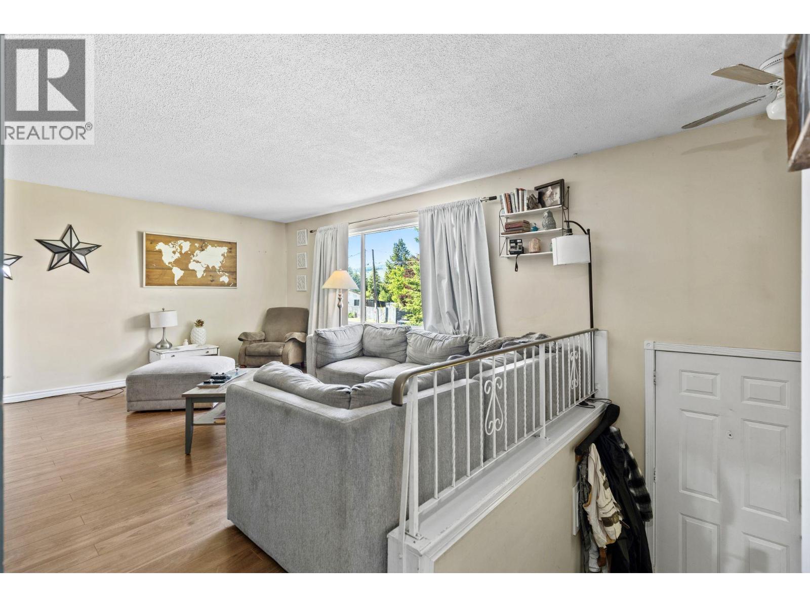 4686 SPRUCE Crescent - 9