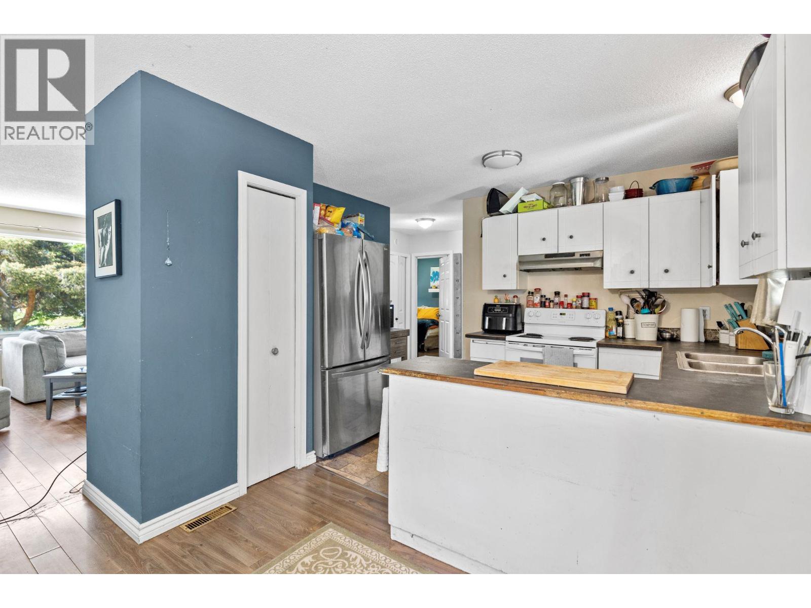 4686 SPRUCE Crescent - 15