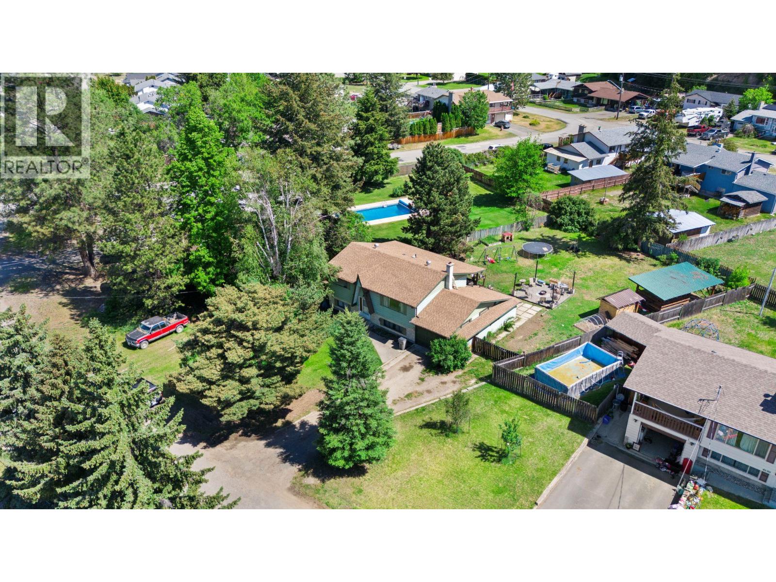 4686 SPRUCE Crescent - Image 3