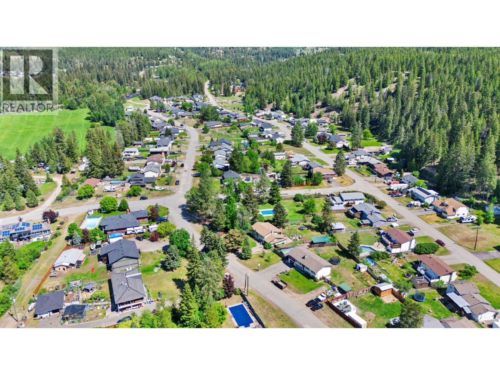 4686 SPRUCE Crescent - 7