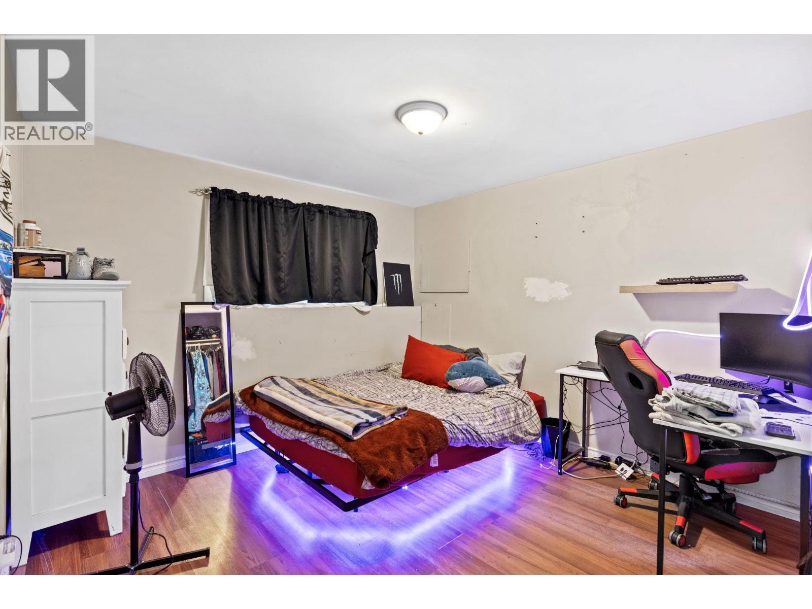 4686 SPRUCE Crescent - 21