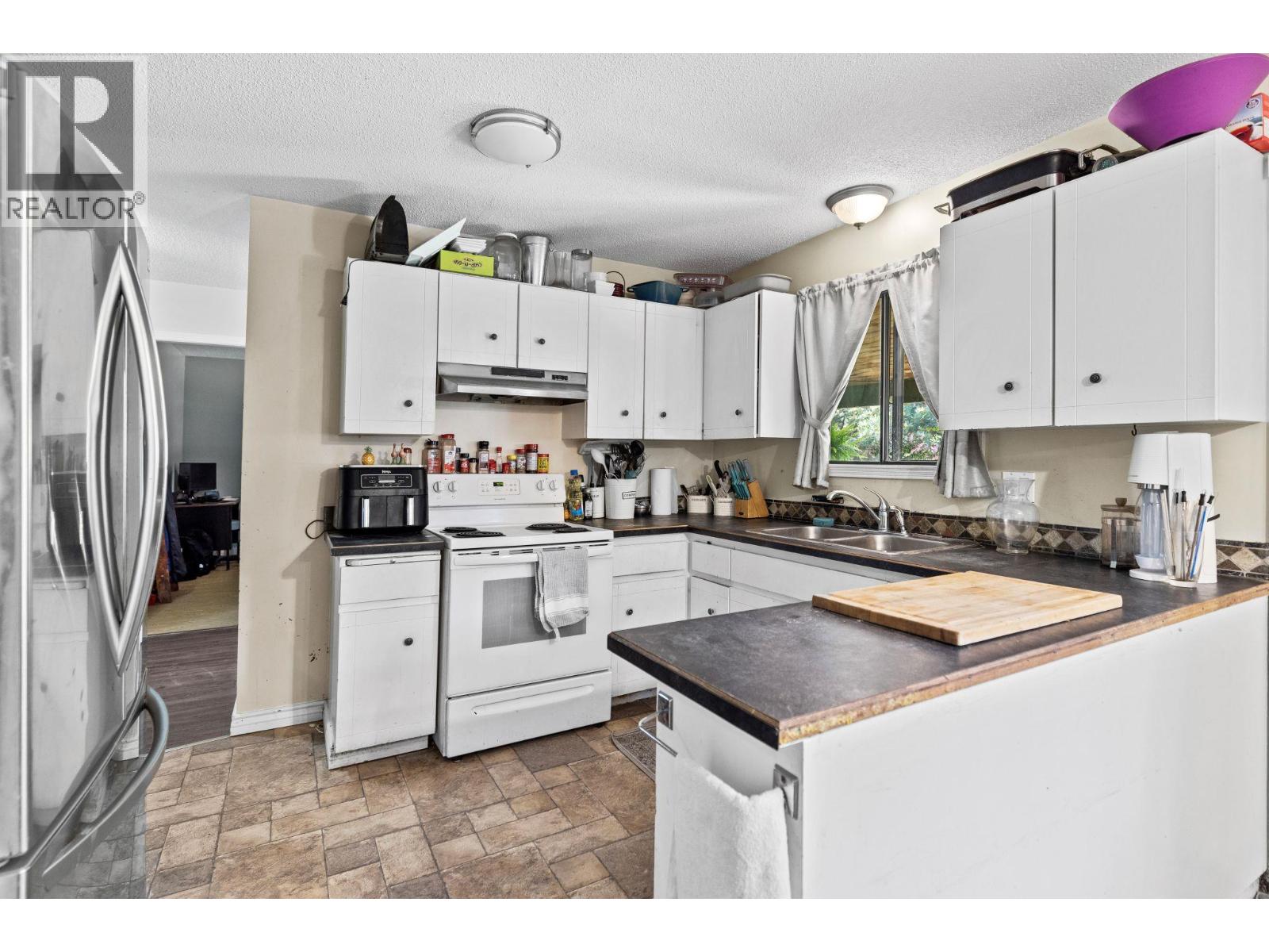 4686 SPRUCE Crescent - 16