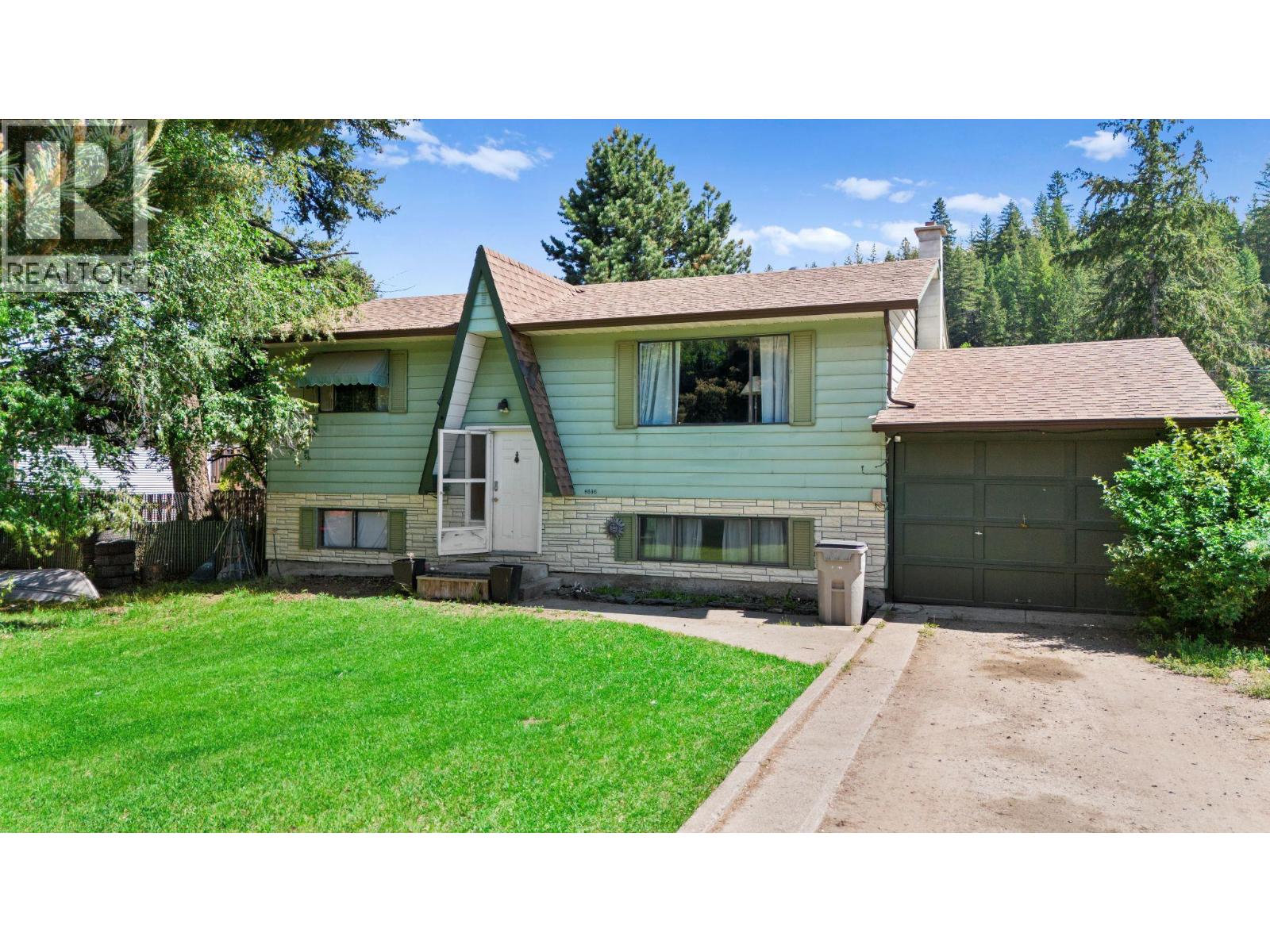 4686 SPRUCE Crescent - Image 2