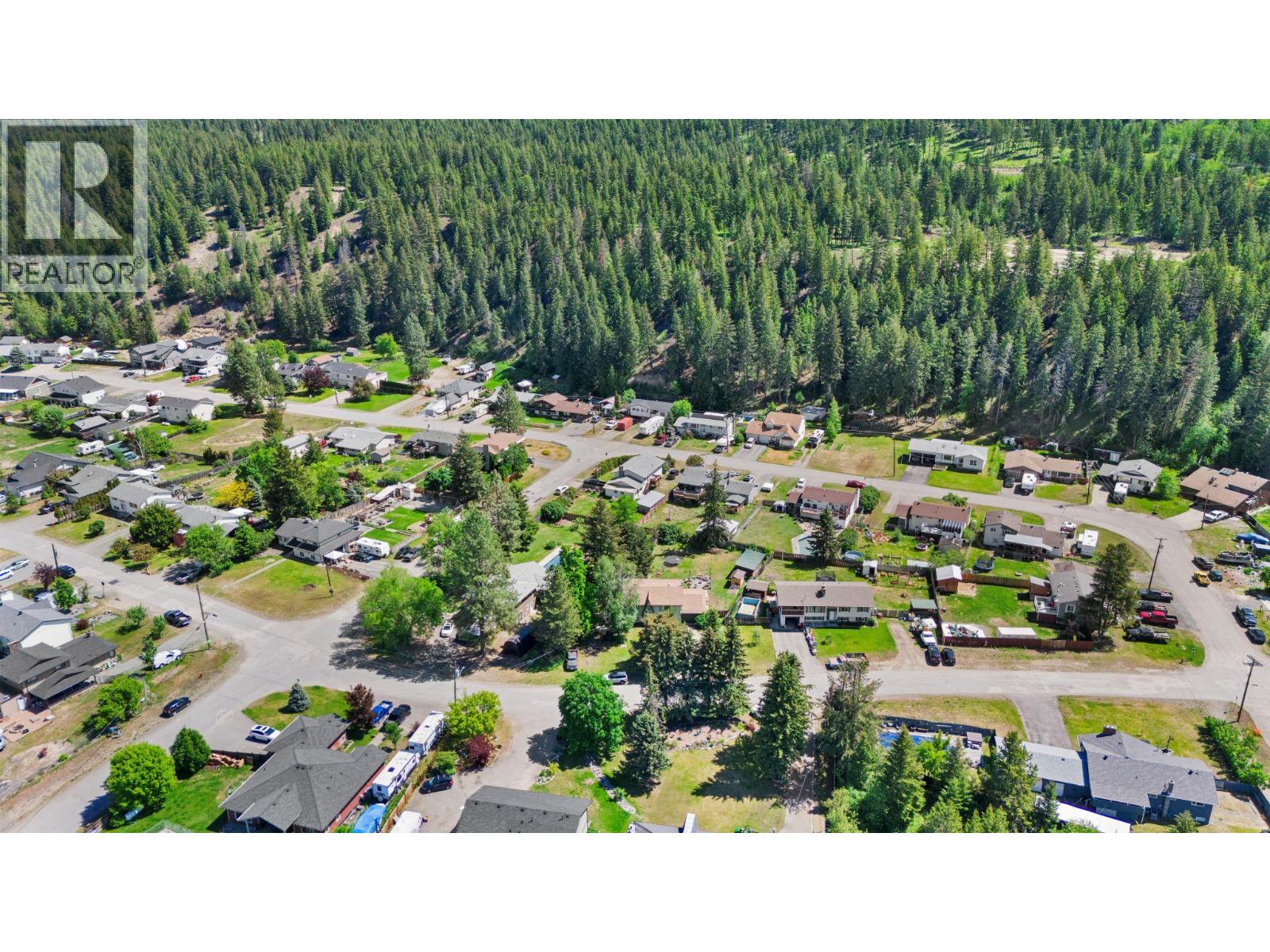 4686 SPRUCE Crescent - 6