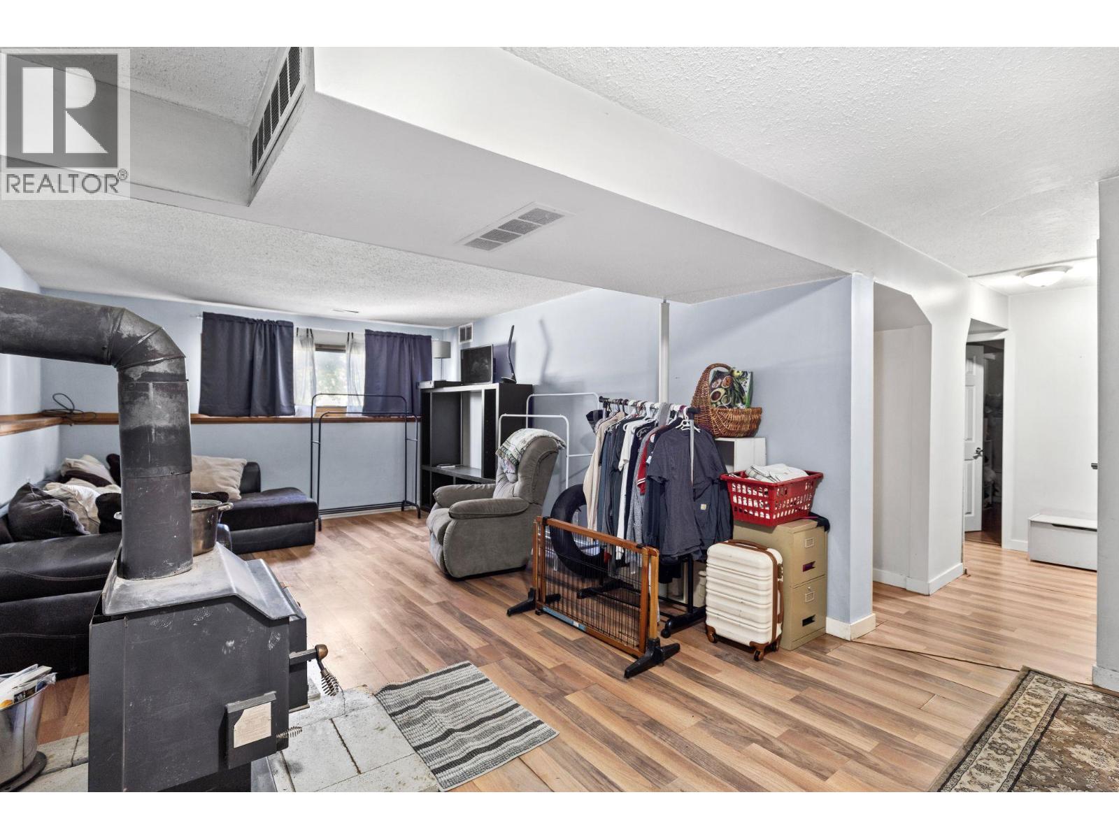 4686 SPRUCE Crescent - 26