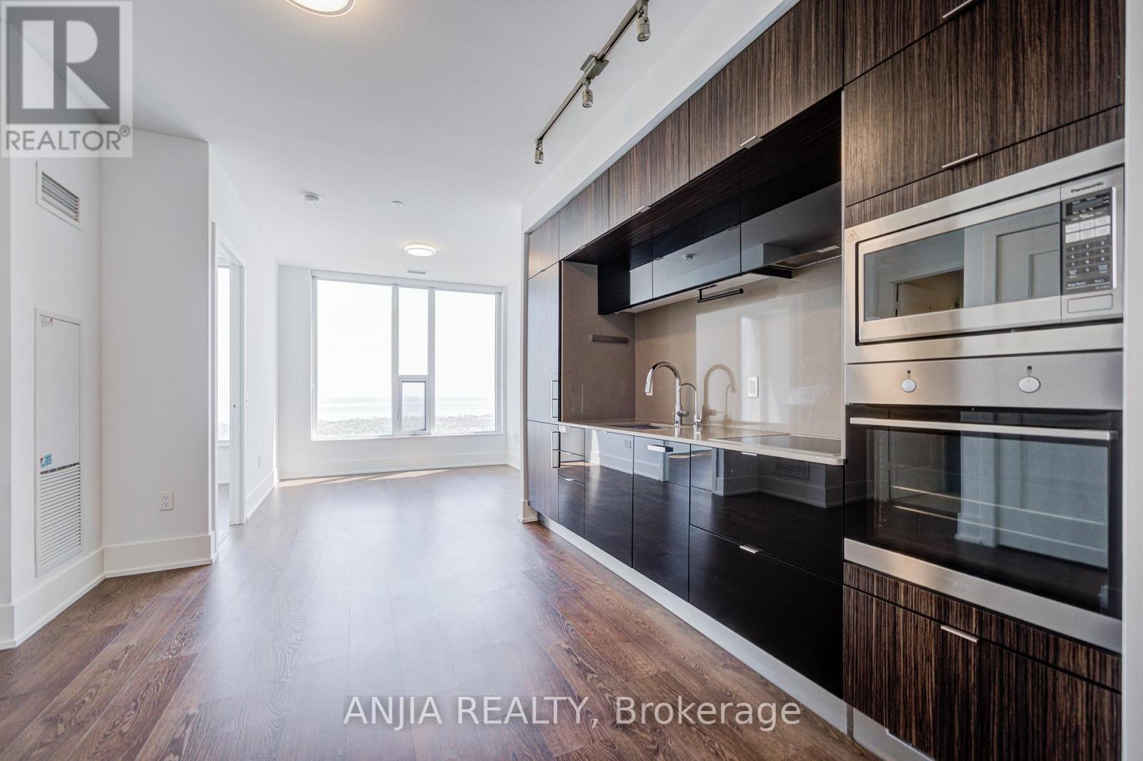 #5608 10 YORK STREET - 22