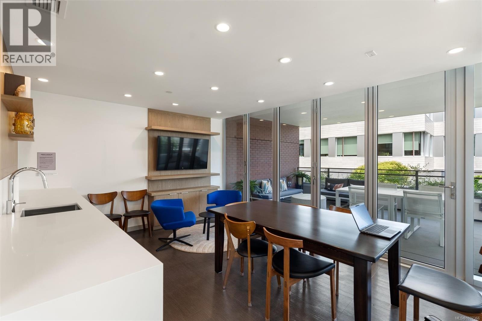 404 530 Michigan Street, Victoria
