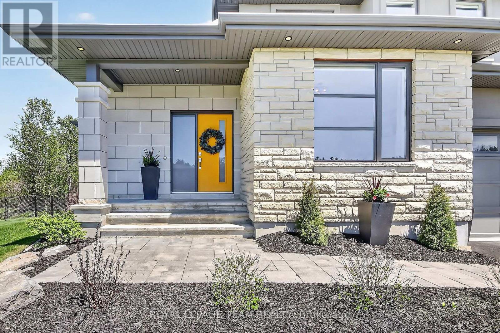 Spacious front entrance!