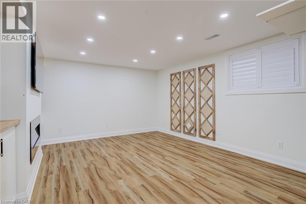27 BLOOMSBURY Court - 29