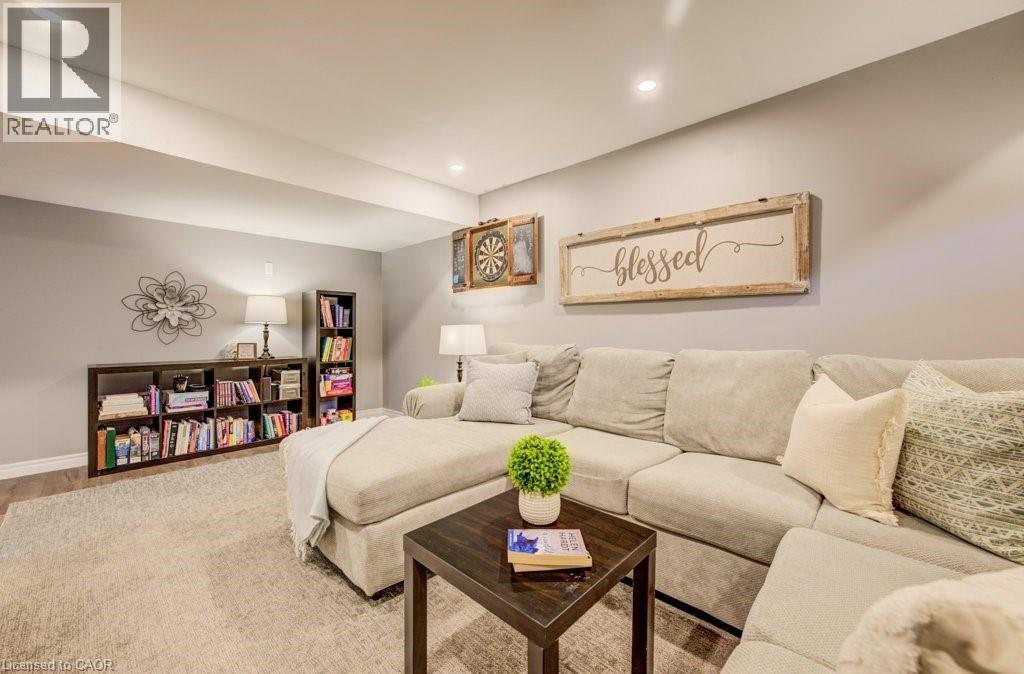 35 HAWKINS Drive - 40