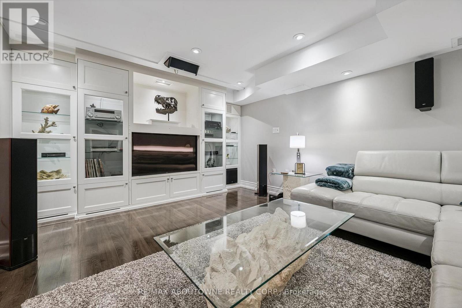 154 HOWELL ROAD - 33