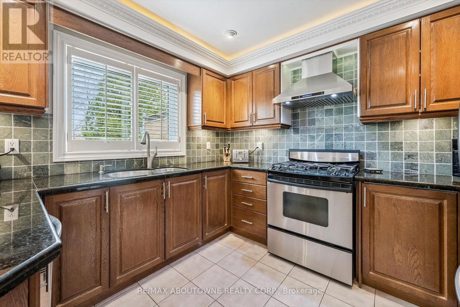 154 HOWELL ROAD - 9