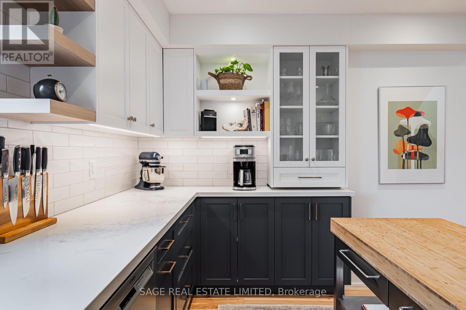 39A UXBRIDGE AVENUE - 15