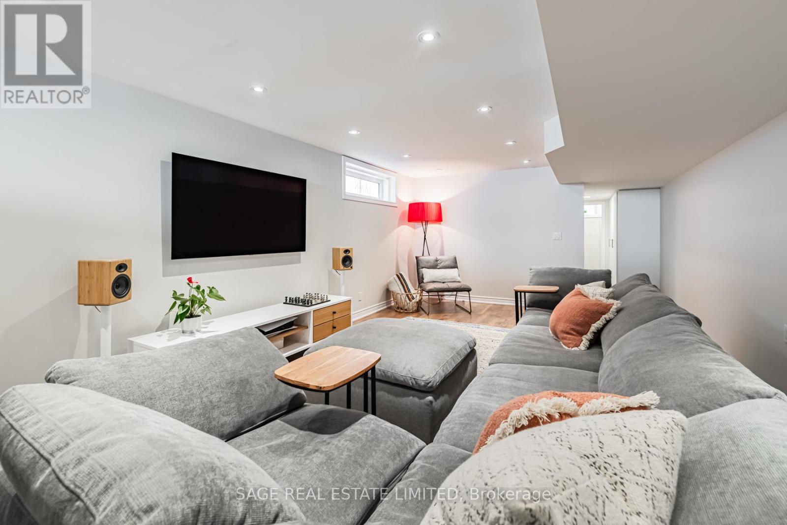 39A UXBRIDGE AVENUE - 30