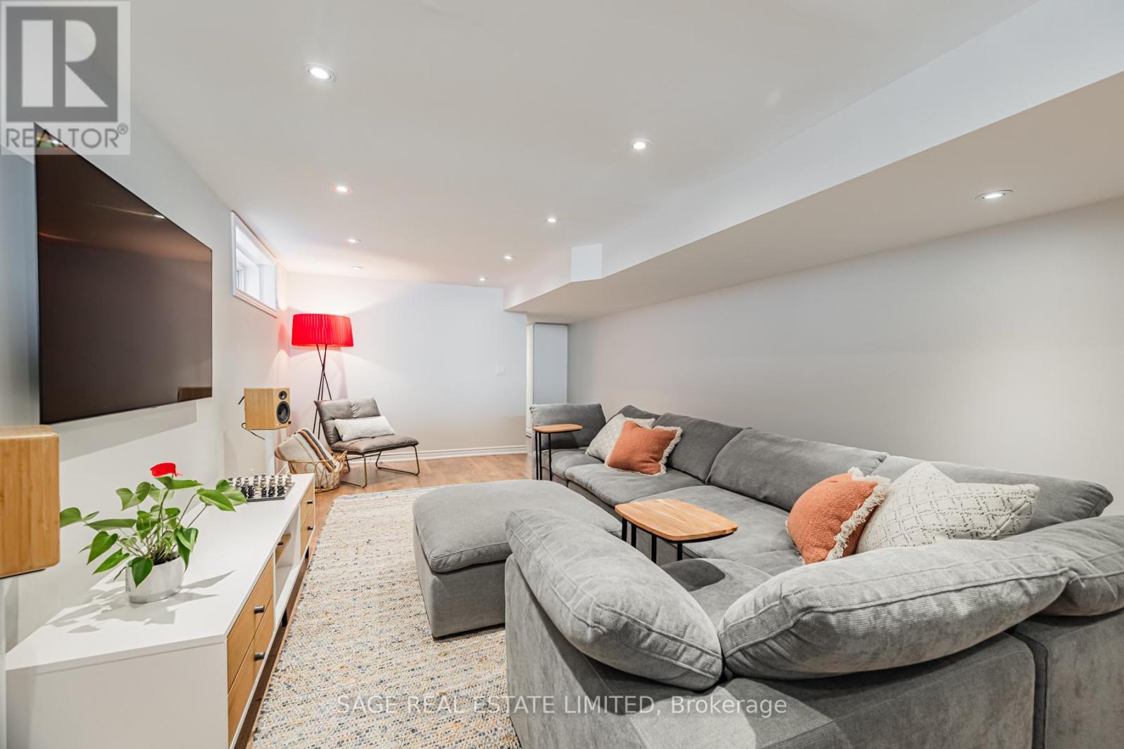 39A UXBRIDGE AVENUE - 31