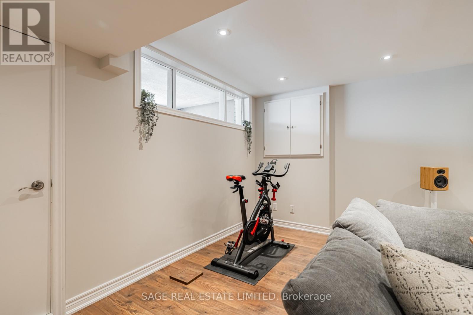39A UXBRIDGE AVENUE - 32