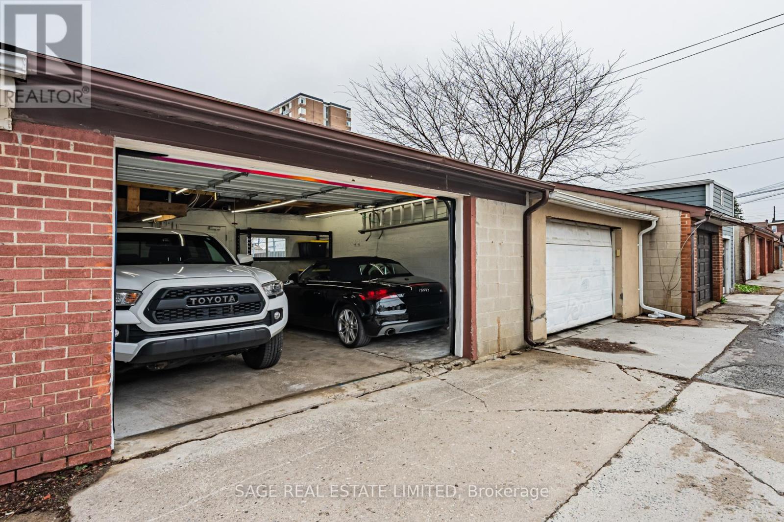39A UXBRIDGE AVENUE - 48