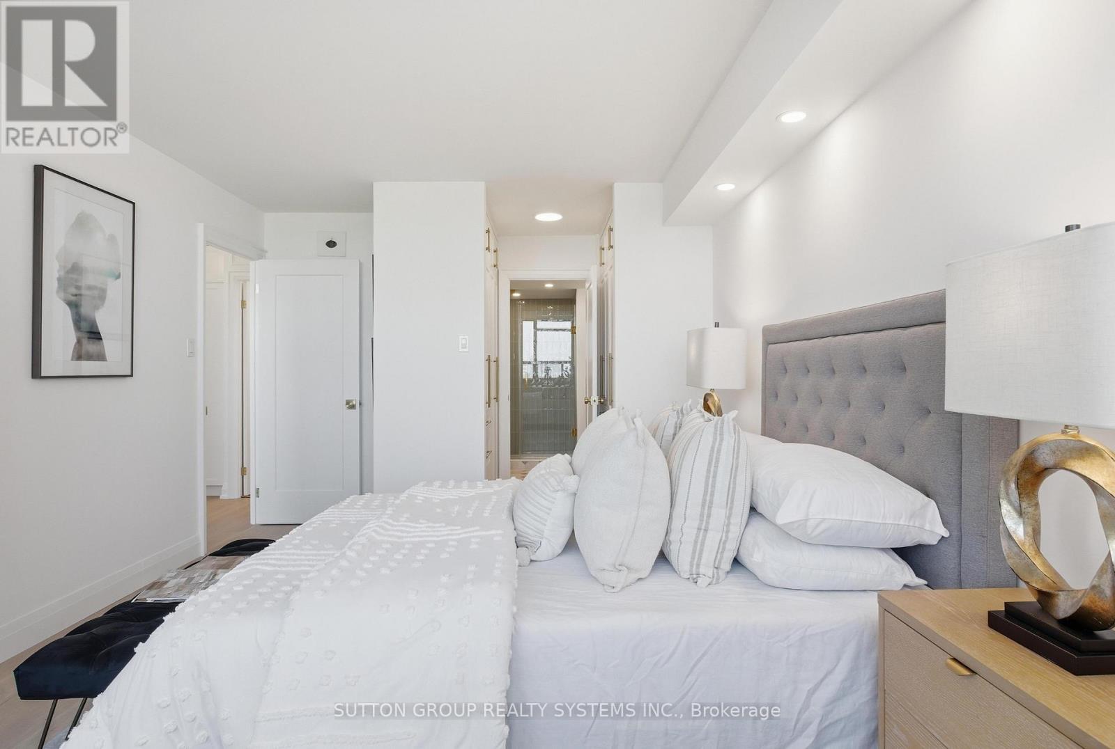 #2002 1320 ISLINGTON AVENUE - 39