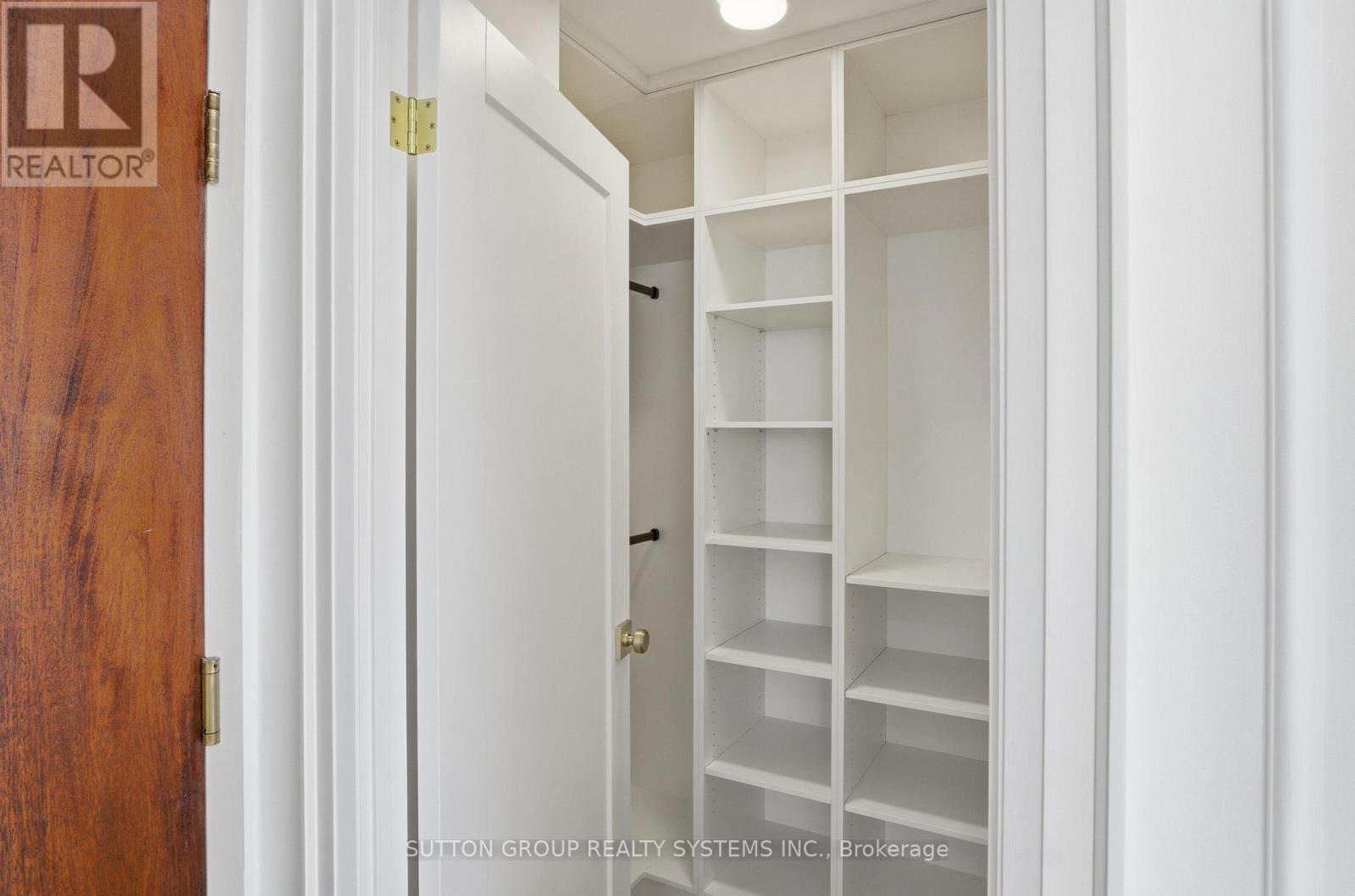 #2002 1320 ISLINGTON AVENUE - 4