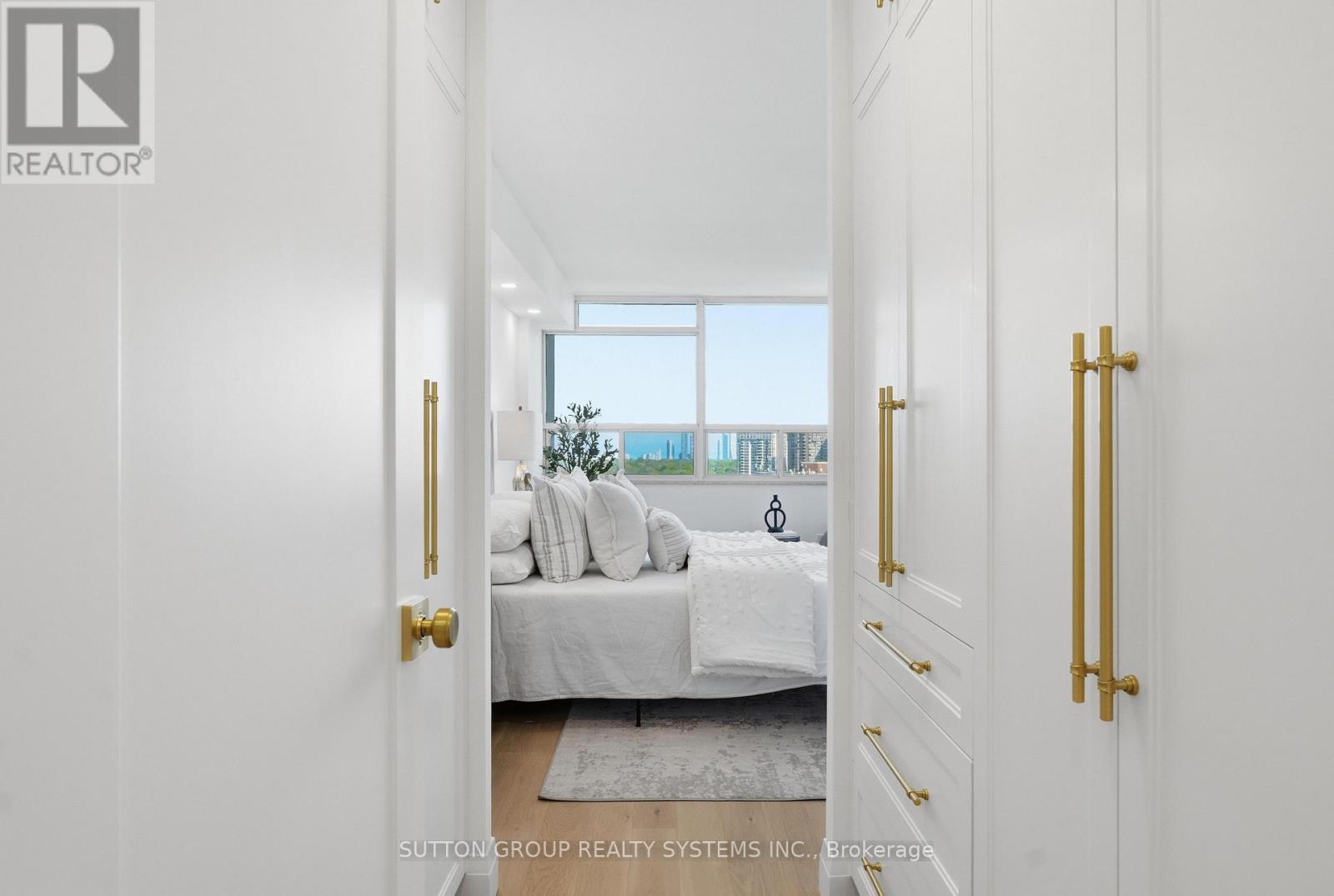 #2002 1320 ISLINGTON AVENUE - 44