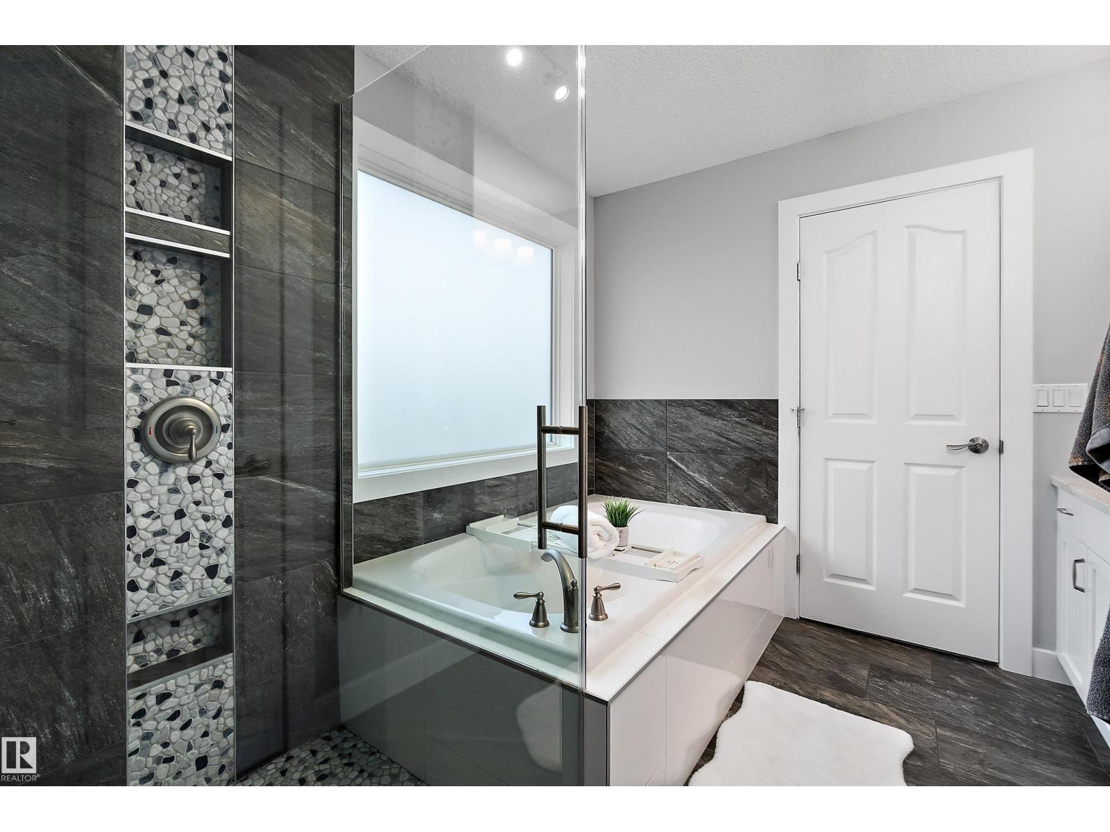 1223 117 ST NW - 40