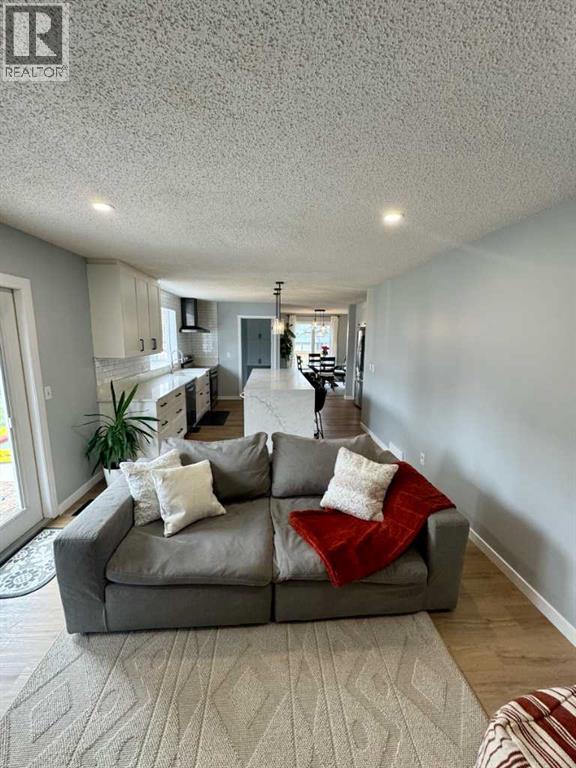16 Woodfield Court SW - 12