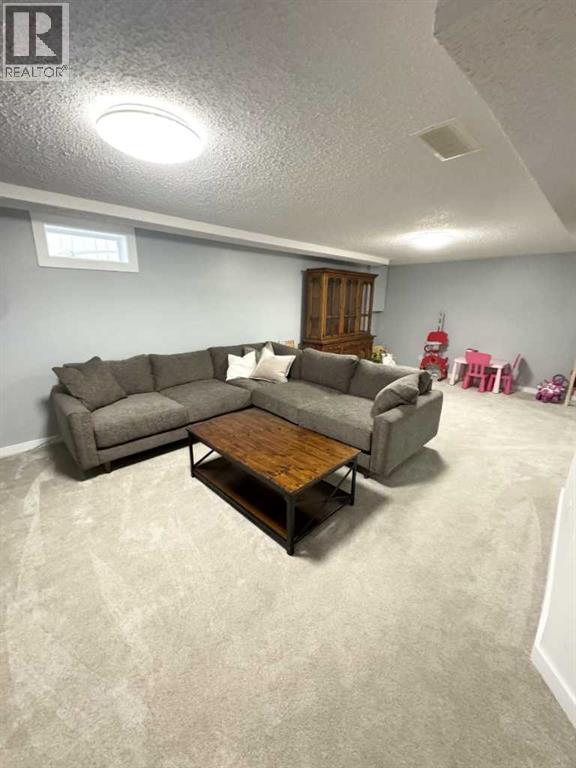 16 Woodfield Court SW - 21