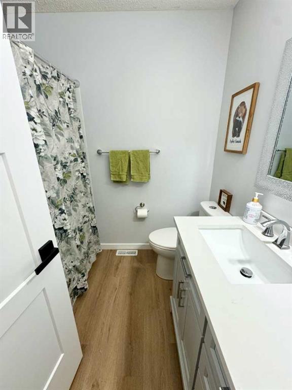 16 Woodfield Court SW - 17