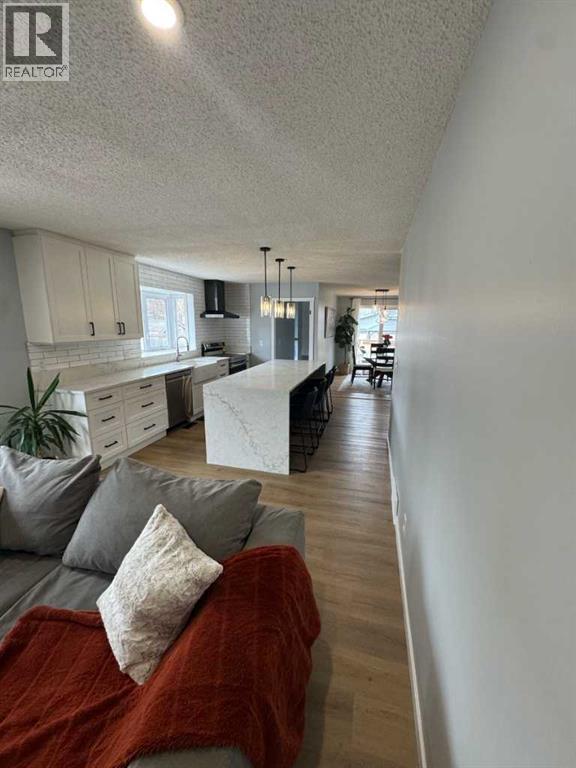 16 Woodfield Court SW - 13