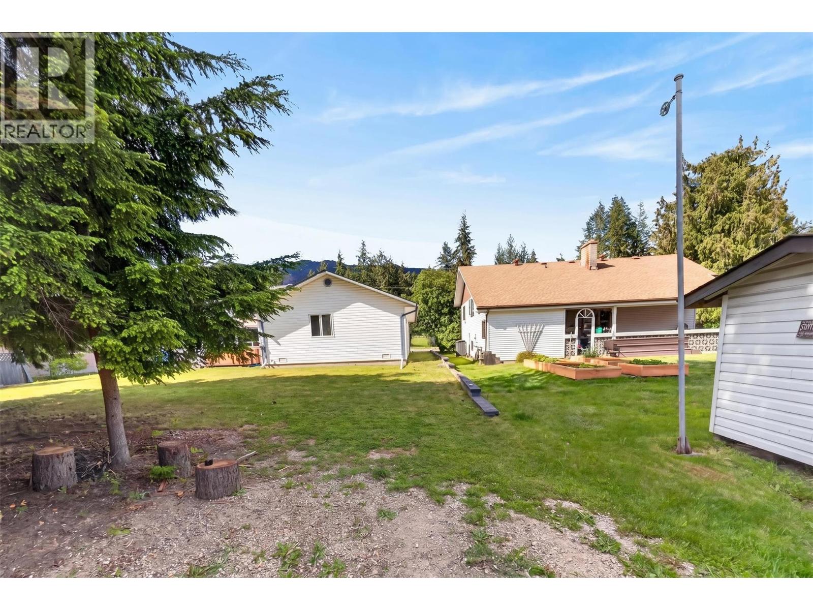  313 Hemlock Crescent North, Sicamous