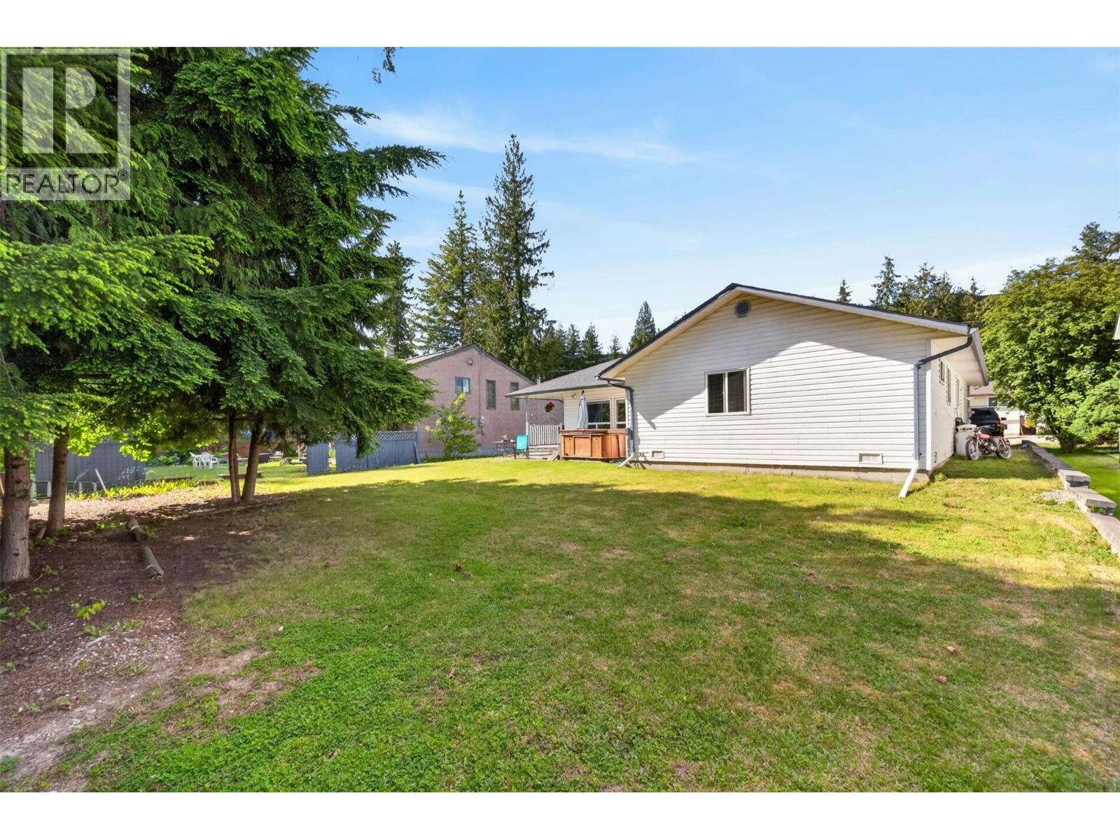  313 Hemlock Crescent North, Sicamous