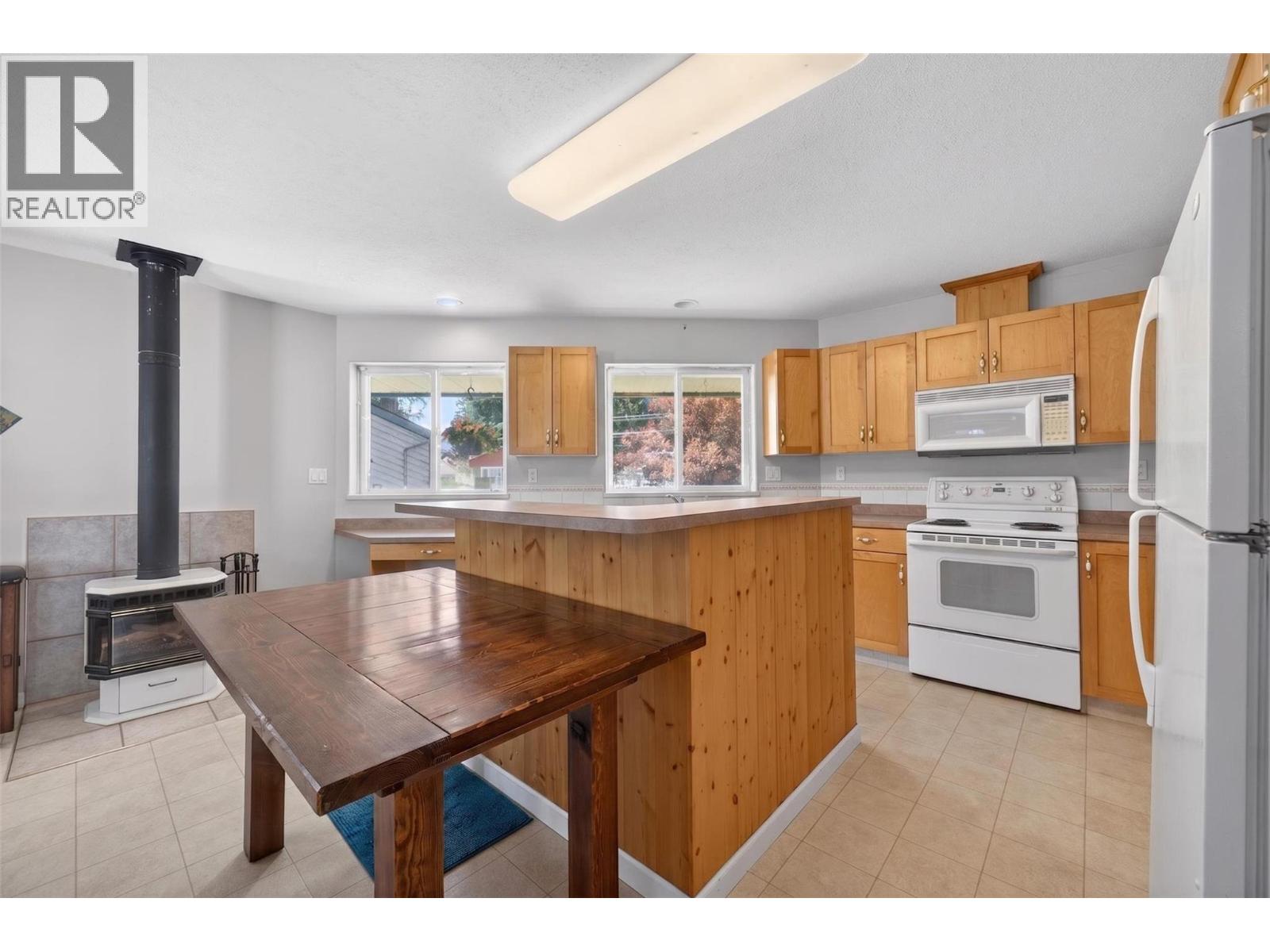  313 Hemlock Crescent North, Sicamous