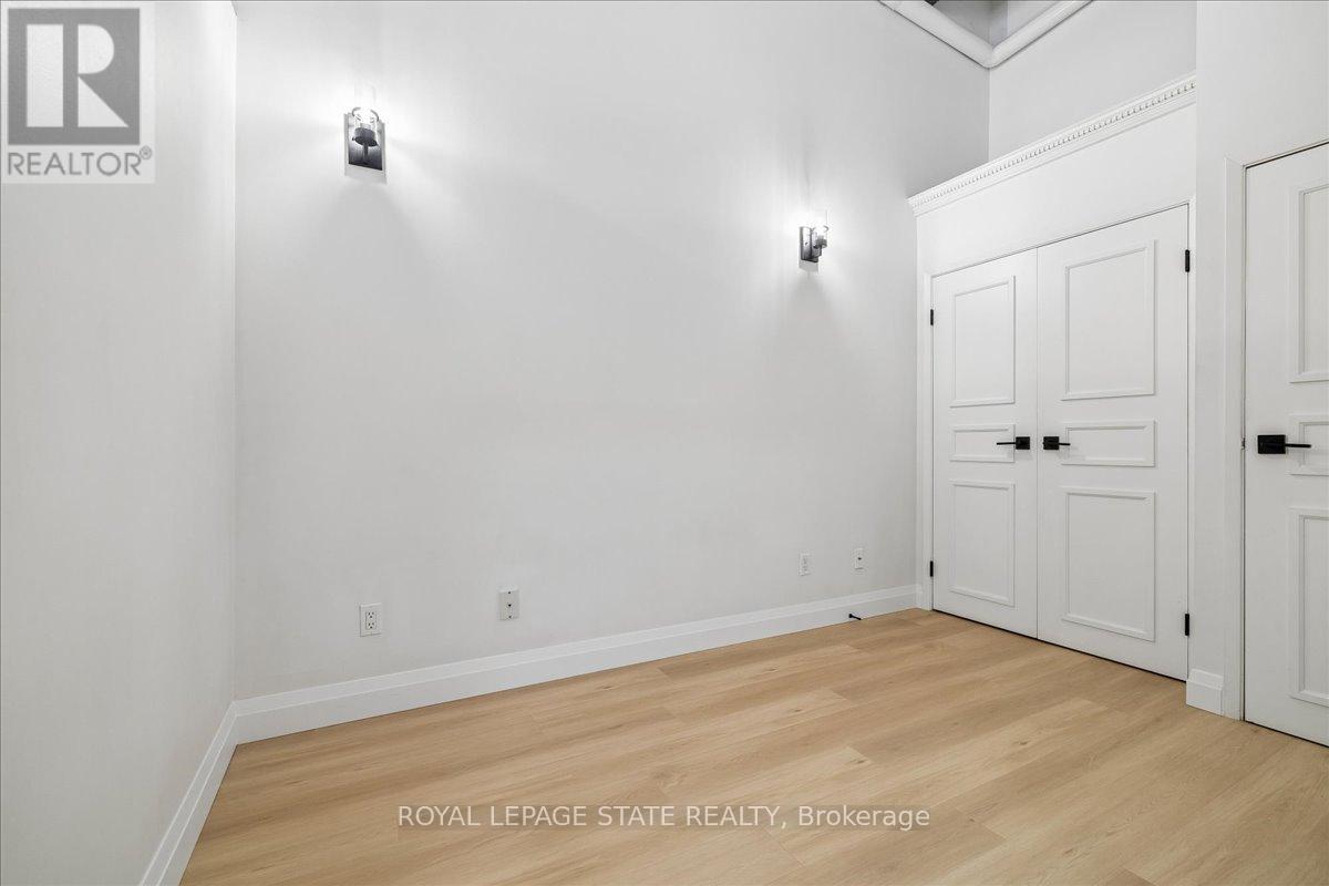 #105 11 REBECCA STREET - 27