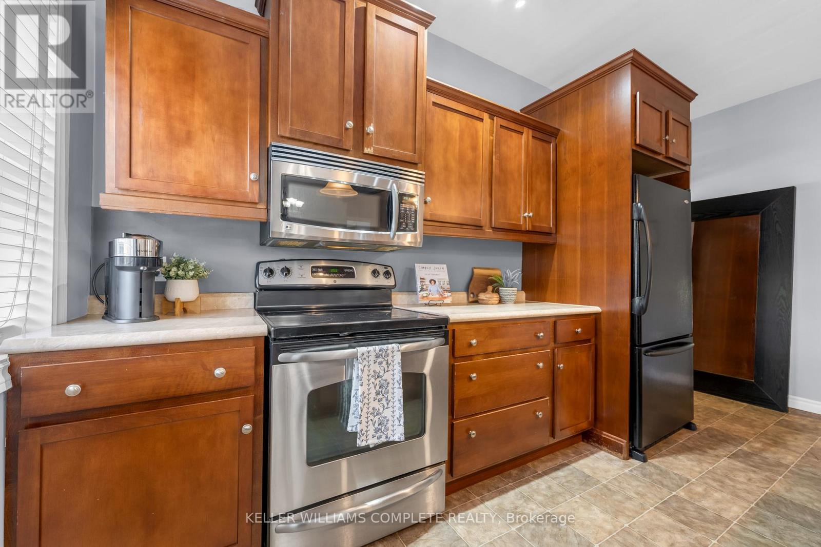 110 OAK STREET - 14