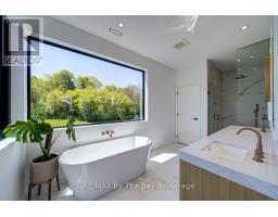 Bathroom - 18 Raintree Court, Clearview, ON L9Y0K2 Photo 10
