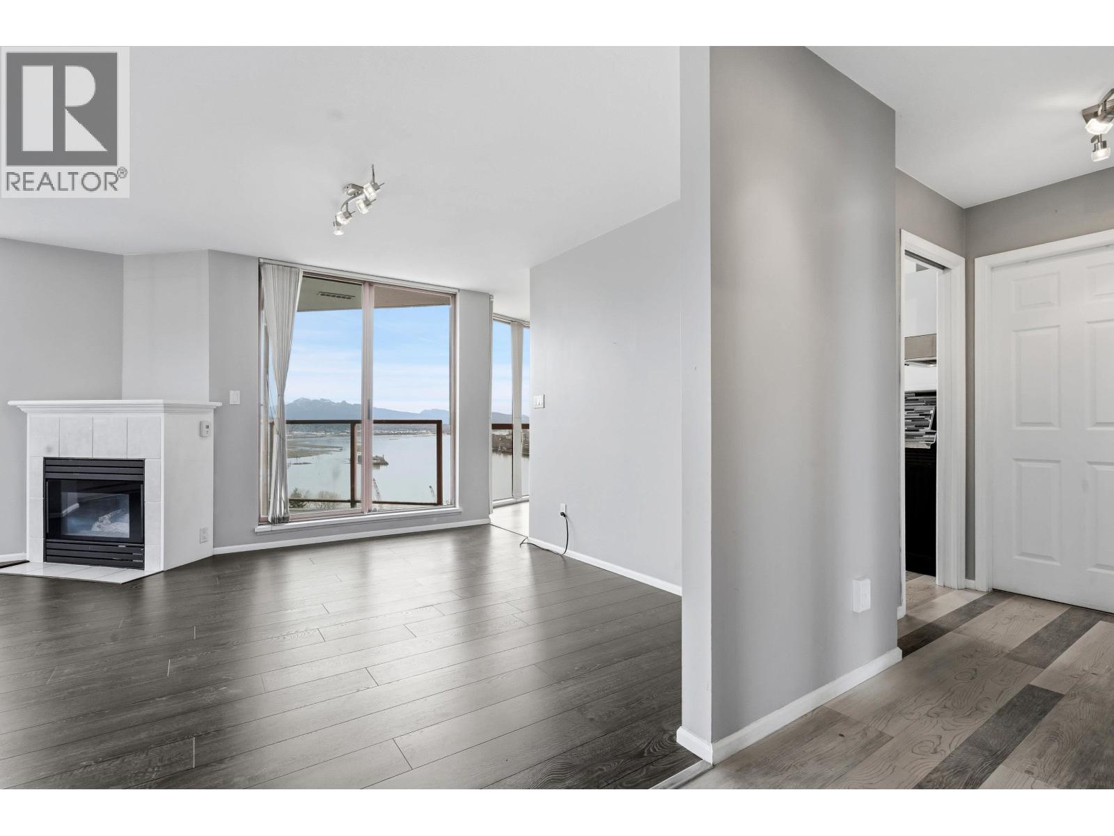 901 38 LEOPOLD PLACE, New Westminster