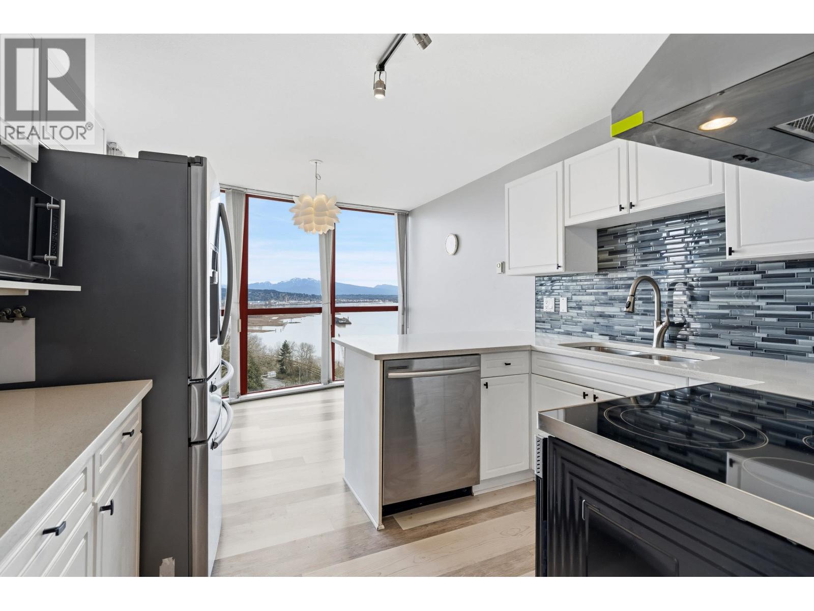 901 38 LEOPOLD PLACE, New Westminster