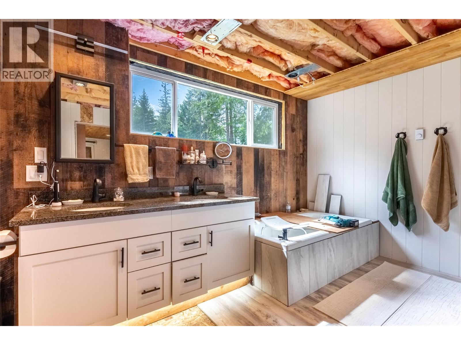  63 LIBICH Road, Salmon Arm