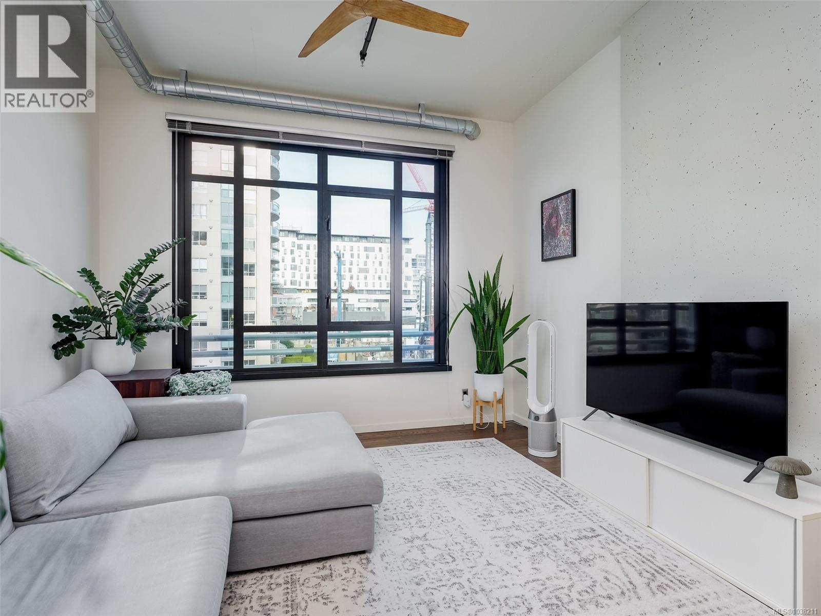 #501 1029 View St - 4