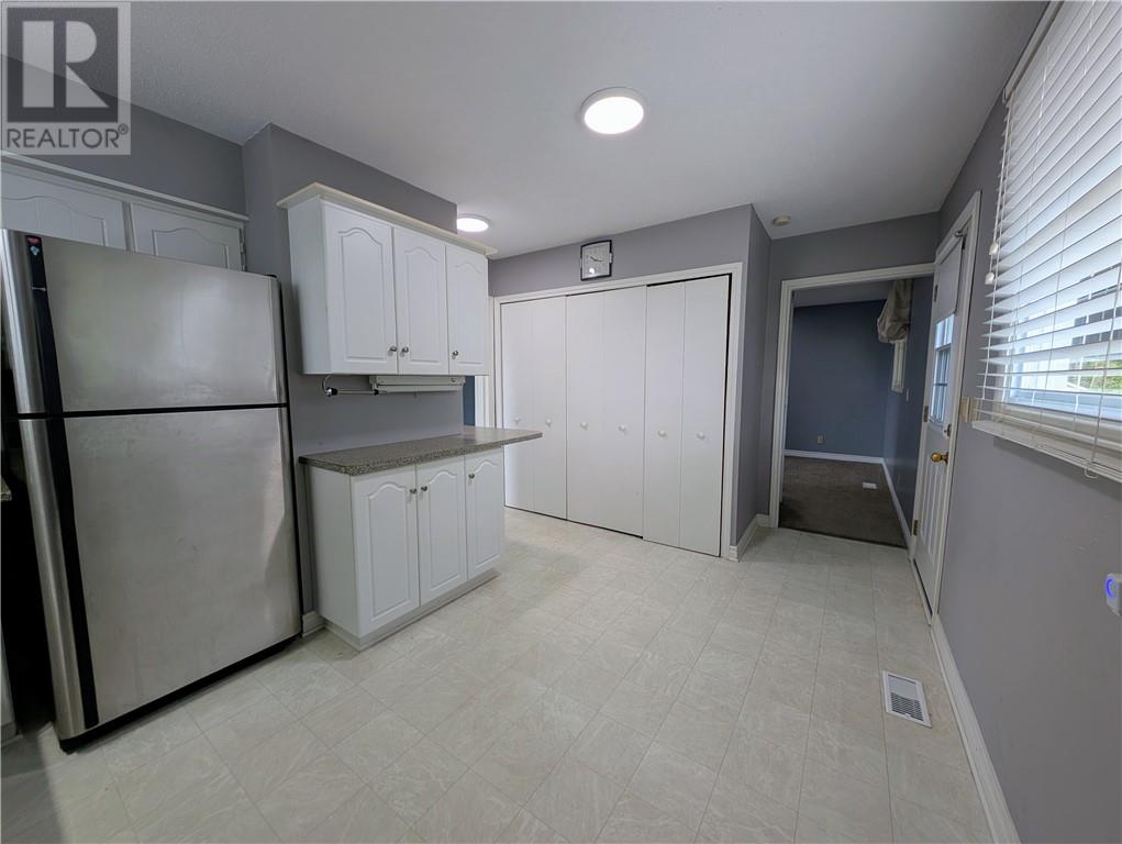 235 Mississauga Avenue - 3