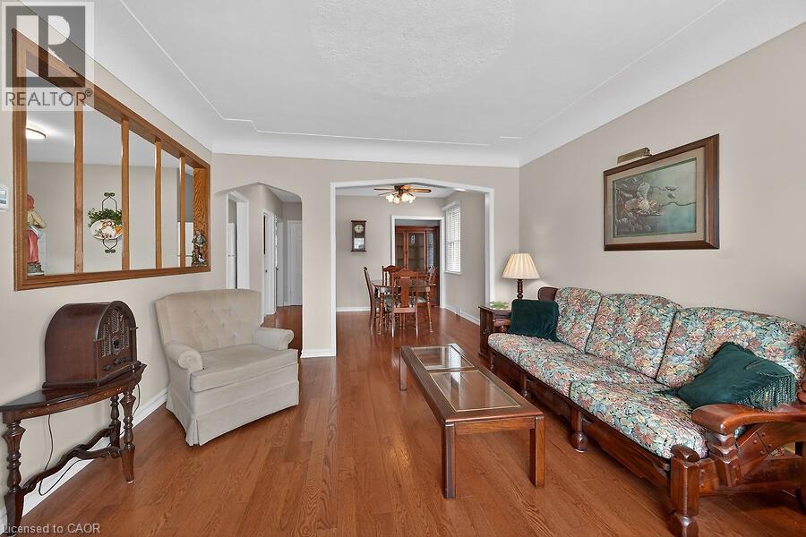 954 QUEENSDALE Avenue E - 10