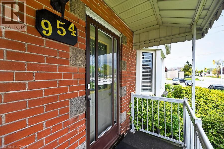 954 QUEENSDALE Avenue E - 6