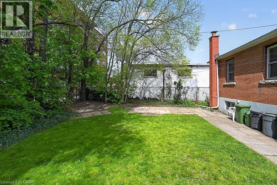 954 QUEENSDALE Avenue E - 42